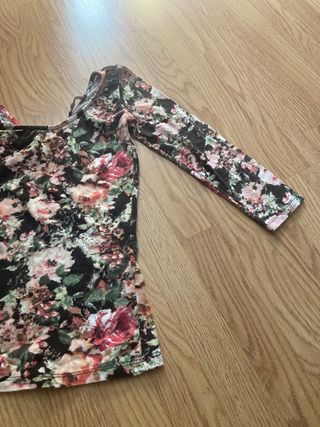 Camiseta ajustada de flores