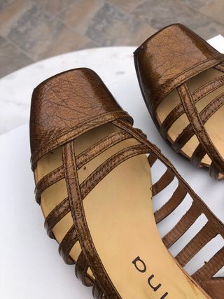 SANDALIA TACÓN DORA LATINA