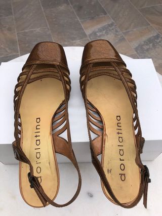SANDALIA TACÓN DORA LATINA