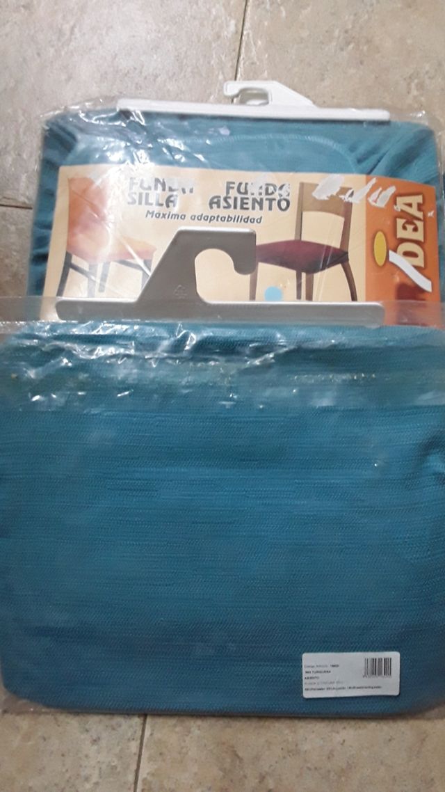 cuatro fundas para sillas las cuatro iguales azule