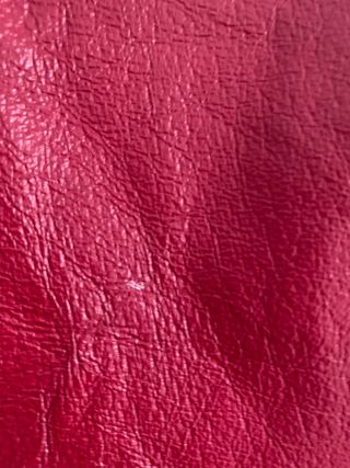 Falda roja de piel auténtica