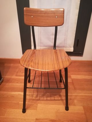 Antigua silla con parrilla