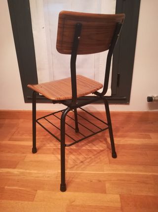 Antigua silla con parrilla