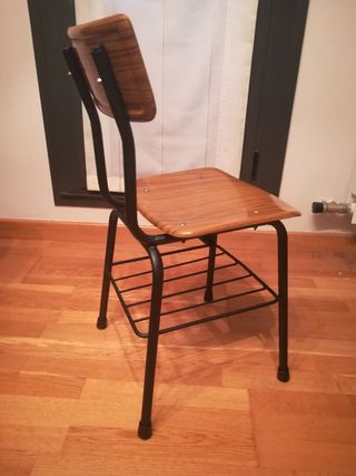 Antigua silla con parrilla