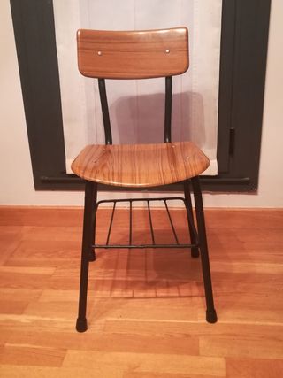 Antigua silla con parrilla