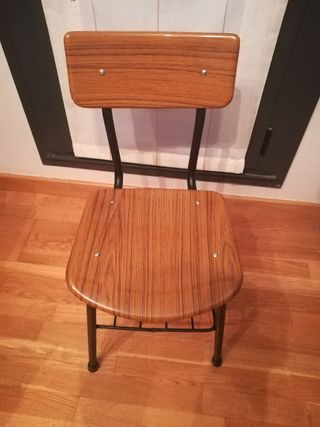 Antigua silla con parrilla