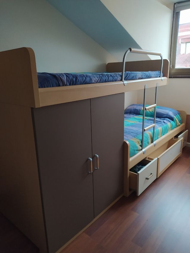 Cama litera tipo tren.