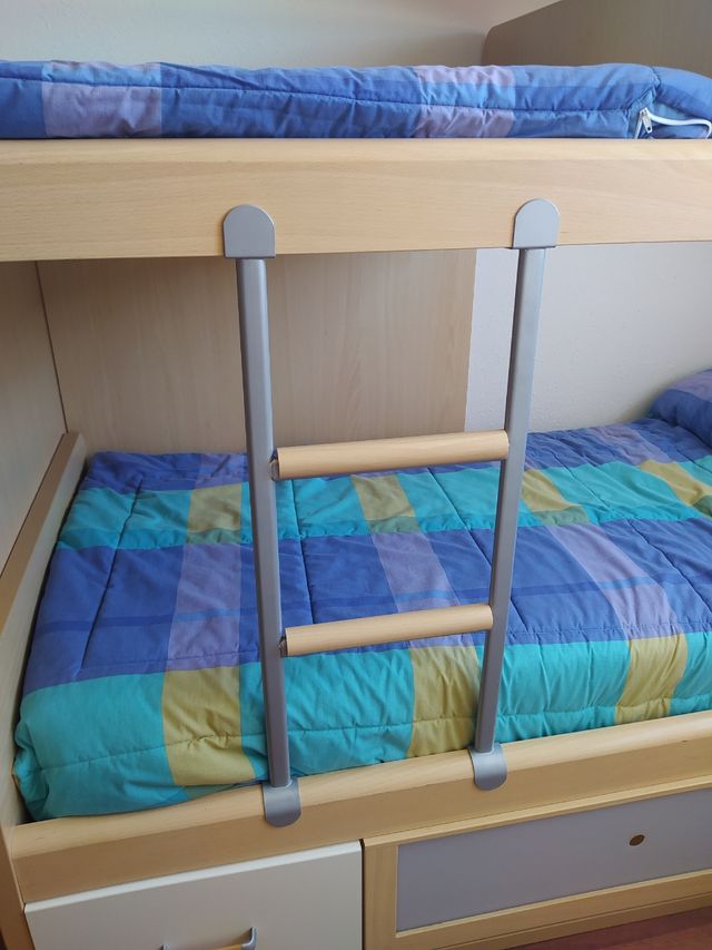 Cama litera tipo tren.