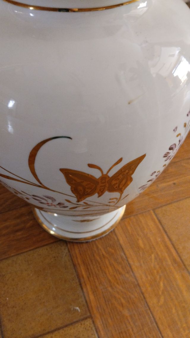 Jarrón de porcelana antiguo.