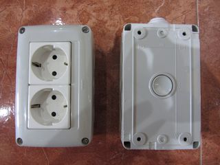 Enchufe Superficie Legrand (Ref: 860 29)