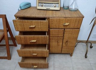 CÓMODA VINTAGE AÑOS 70 RATÁN Y BAMBÚ