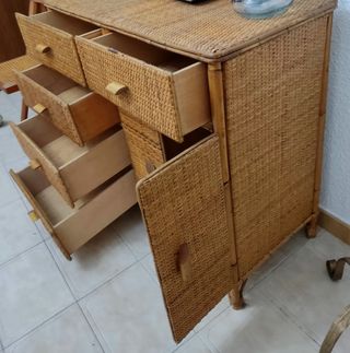 CÓMODA VINTAGE AÑOS 70 RATÁN Y BAMBÚ