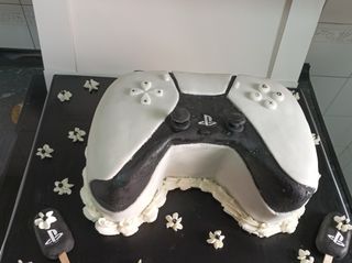 tarta mando de play 5