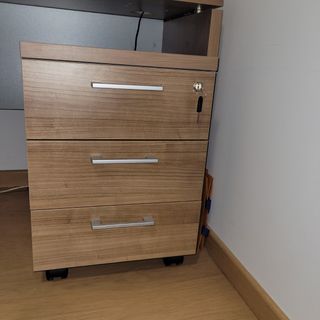 Mesa  escritorio y cajonera