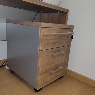 Mesa  escritorio y cajonera