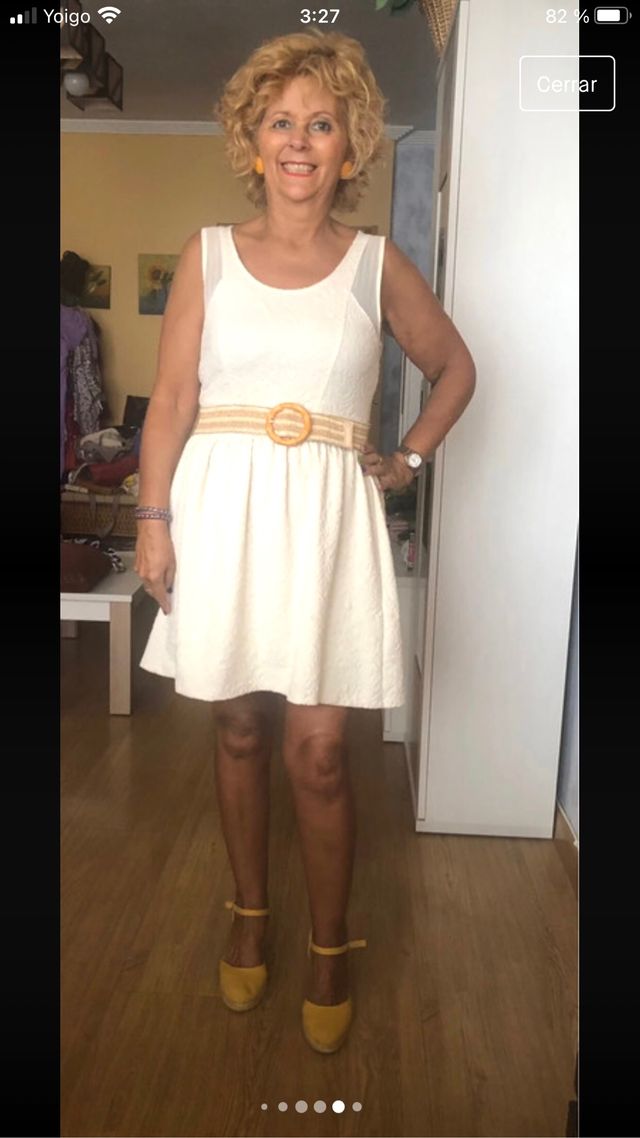 Vestido de Stradivarius color crema. T. L