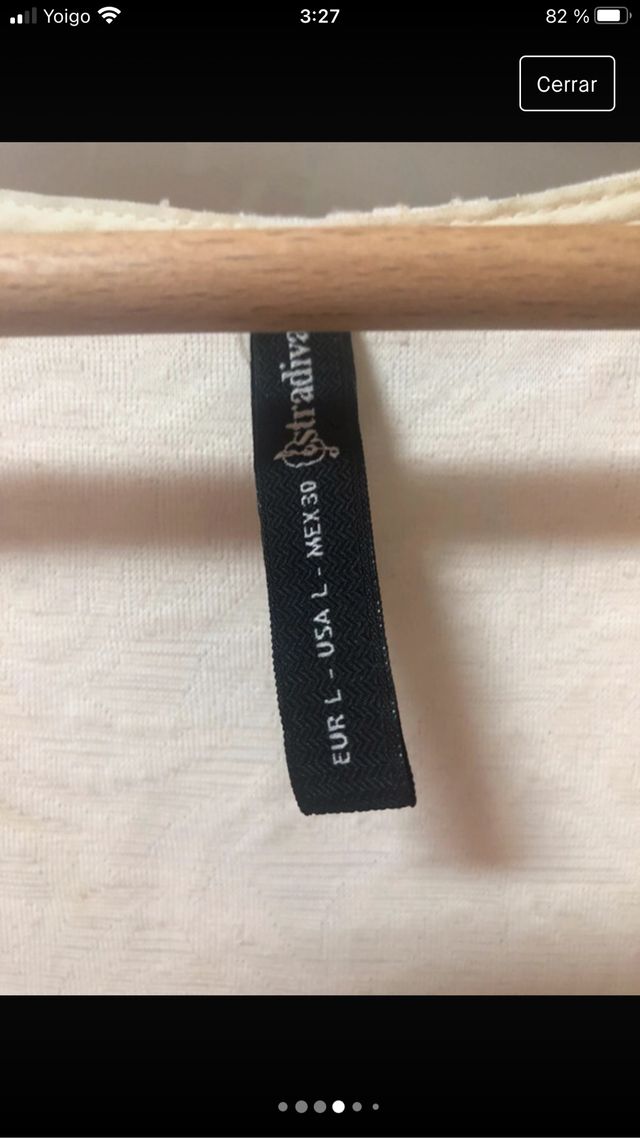 Vestido de Stradivarius color crema. T. L