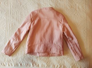 CAZADORA ZARA EFECTO PIEL ROSA