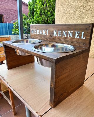 Comedero elevado para perros