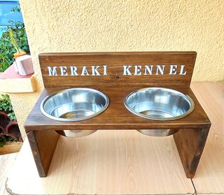 Comedero elevado para perros