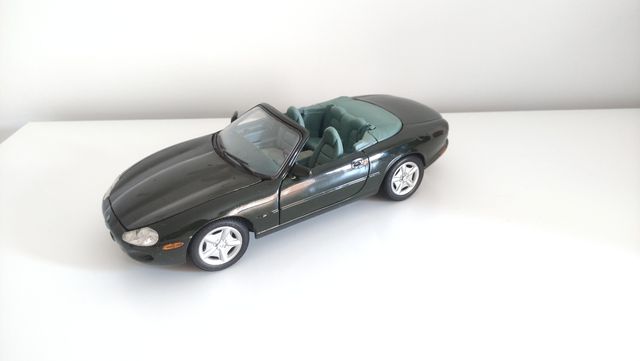 JAGUAR XK MAISTO ESCALA 1/18