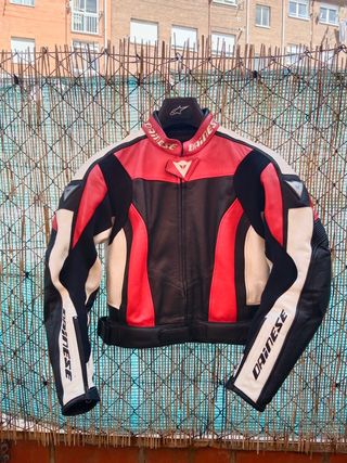 Cazadora moto de cuero dainese chica