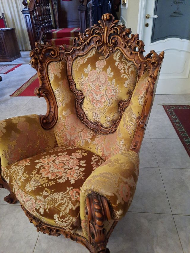 n.2 poltrone + divano 3 posti