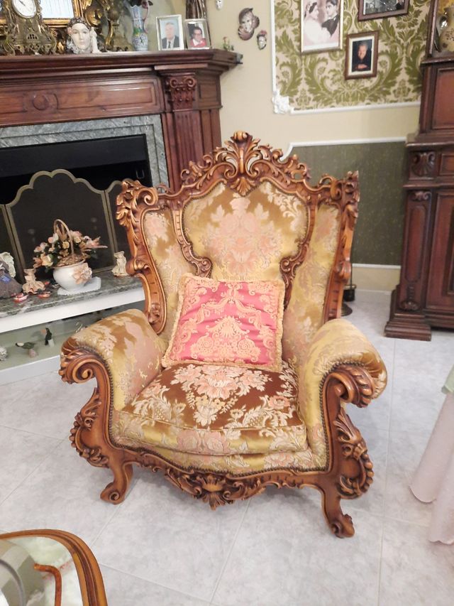 n.2 poltrone + divano 3 posti