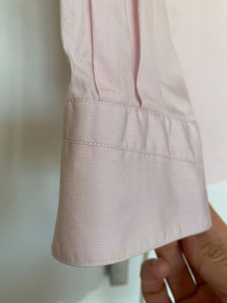 Camisa rosa palo.