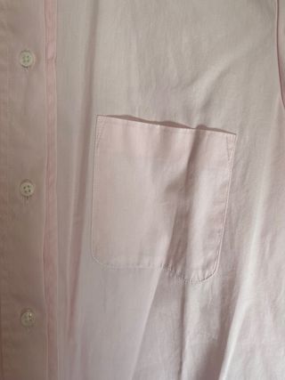 Camisa rosa palo.