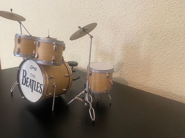 BATERÍA LUDWIG THE BEATLES en miniatura