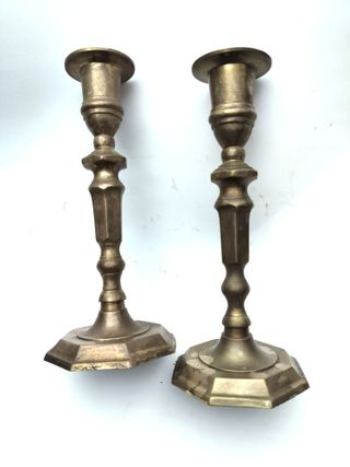 Pareja de candelabros en latón