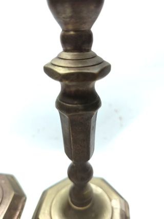 Pareja de candelabros en latón