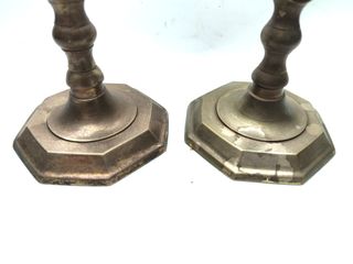 Pareja de candelabros en latón