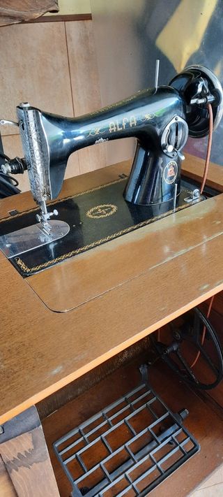 MÁQUINA DE COSER ALFA