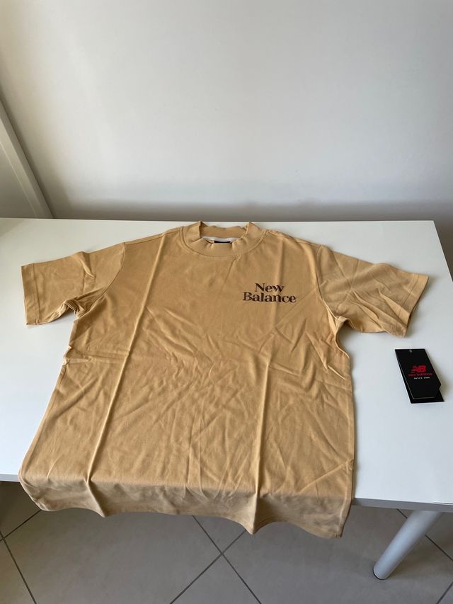 Camiseta New Balance "Cookie" accollata