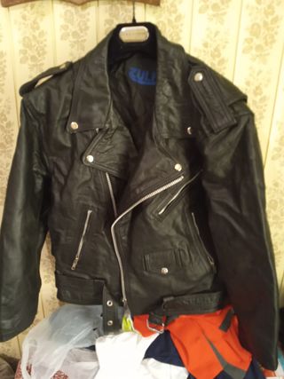 dos abrigos cortos de zorros talla como L 