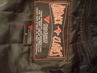 dos abrigos cortos de zorros talla como L 