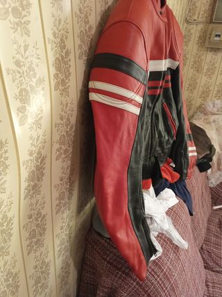 dos abrigos cortos de zorros talla como L 