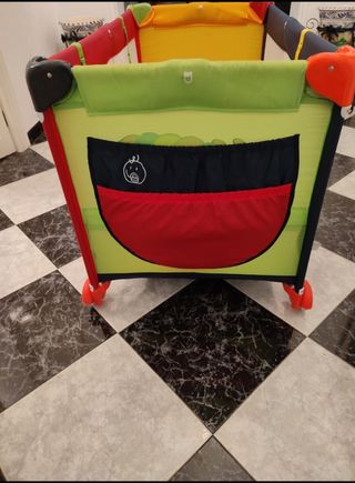 Cuna-parque de viaje.