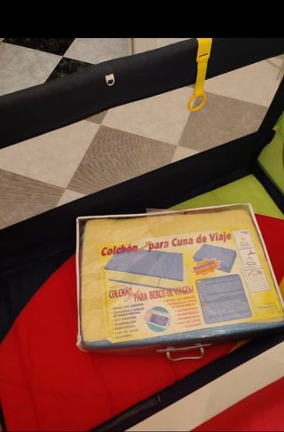 Cuna-parque de viaje.