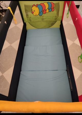 Cuna-parque de viaje.