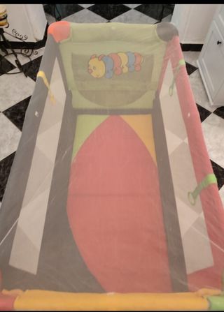 Cuna-parque de viaje.