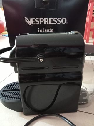 Lote de (2) cafeteras Nespresso.piezas sin estrena