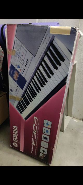 teclado Yamaha E323 psr
