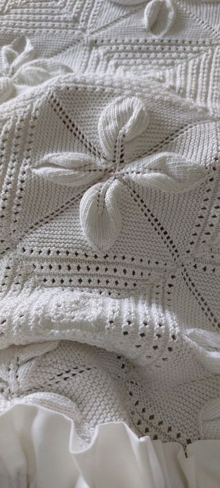 Colcha ganchillo a mano.