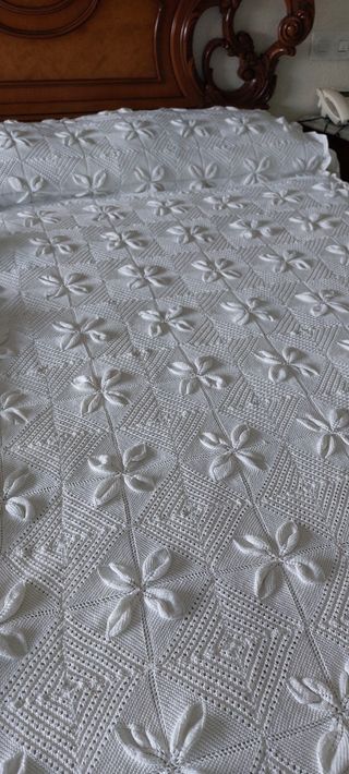 Colcha ganchillo a mano.