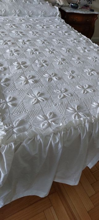 Colcha ganchillo a mano.