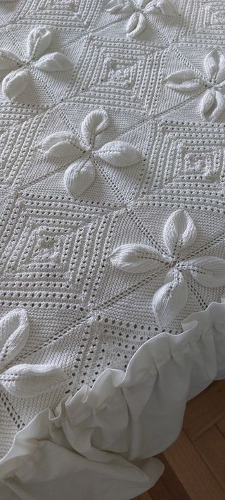 Colcha ganchillo a mano.