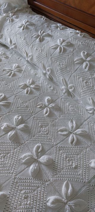 Colcha ganchillo a mano.